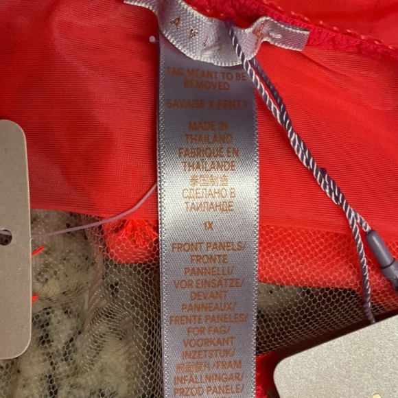 Savage X Fenty Foiled Sprigs
Embroidered String Bikini🌺🌺 - Picture 6 of 7